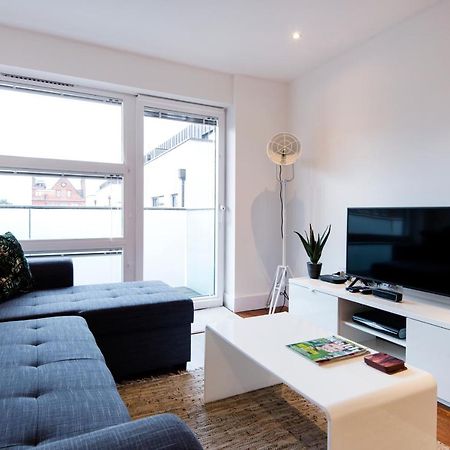 לונדון Luxury 2-Bed Flat Parking And Close To The Tube מראה חיצוני תמונה