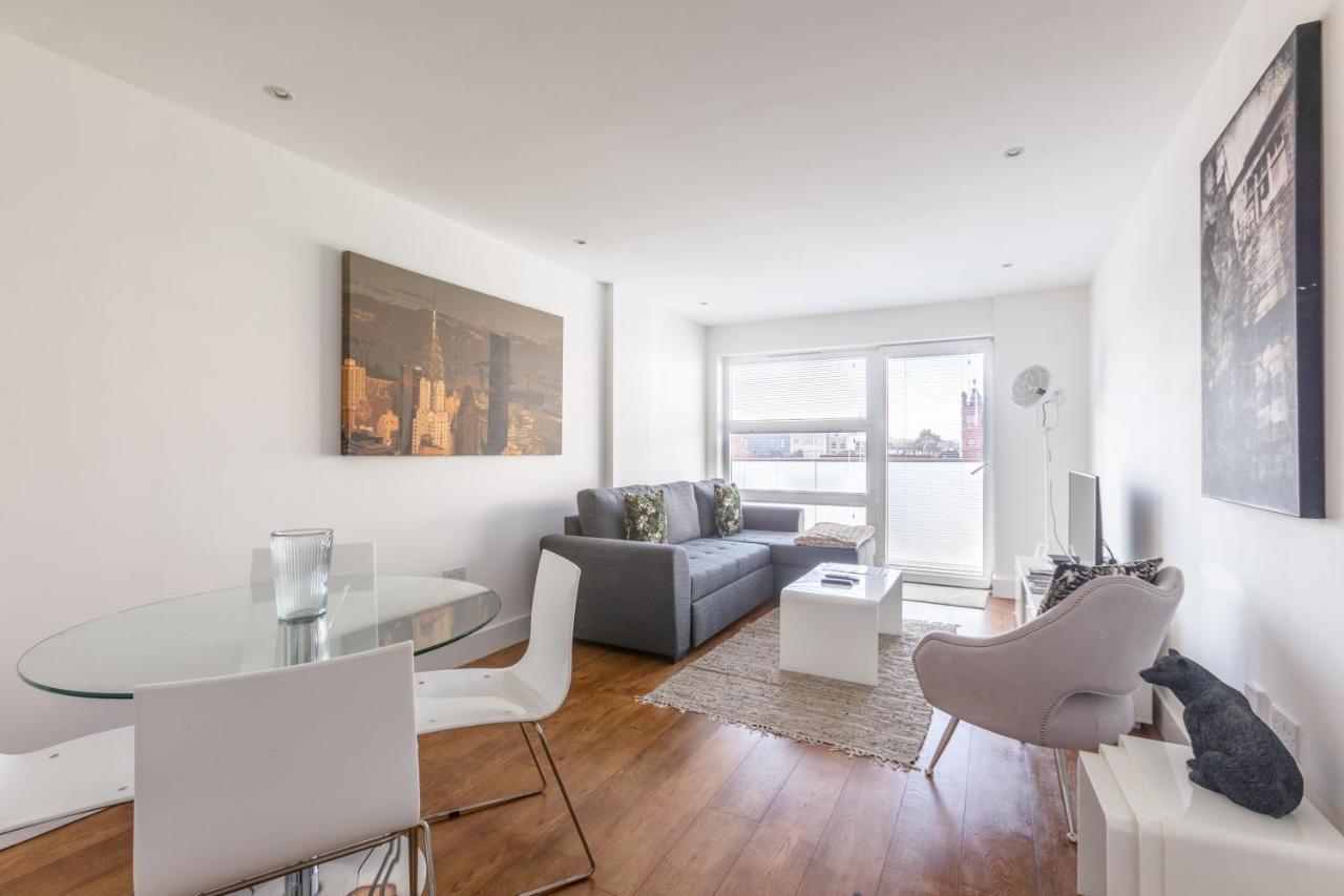 לונדון Luxury 2-Bed Flat Parking And Close To The Tube מראה חיצוני תמונה
