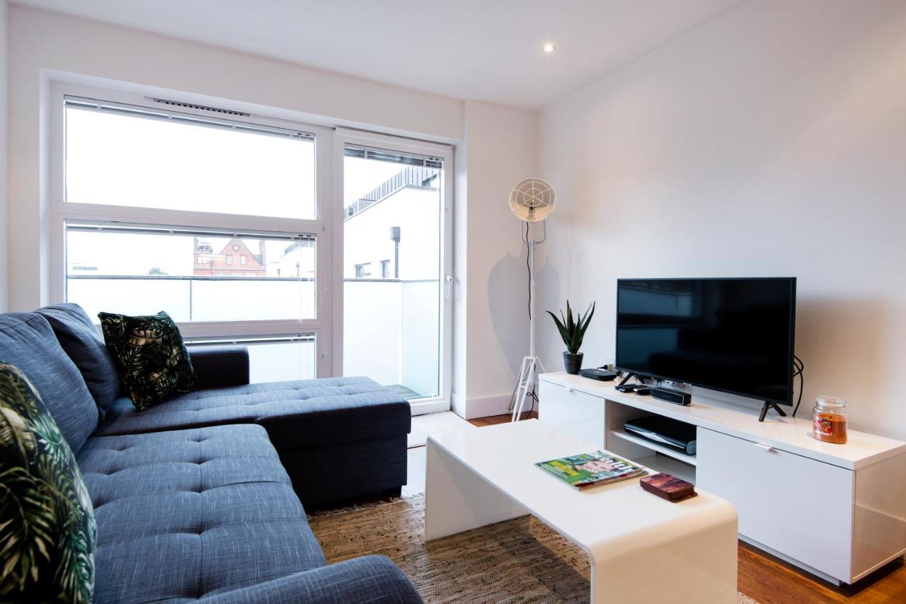 לונדון Luxury 2-Bed Flat Parking And Close To The Tube מראה חיצוני תמונה