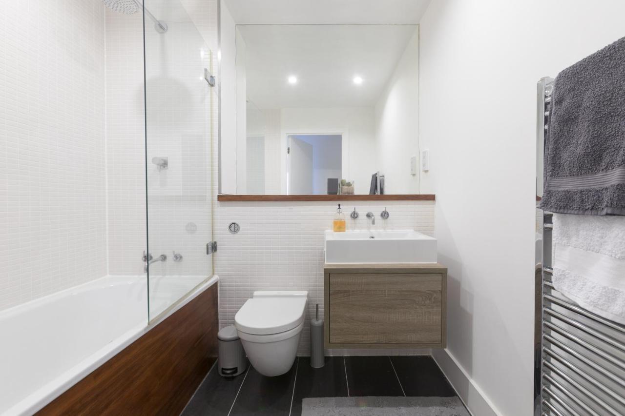 לונדון Luxury 2-Bed Flat Parking And Close To The Tube מראה חיצוני תמונה