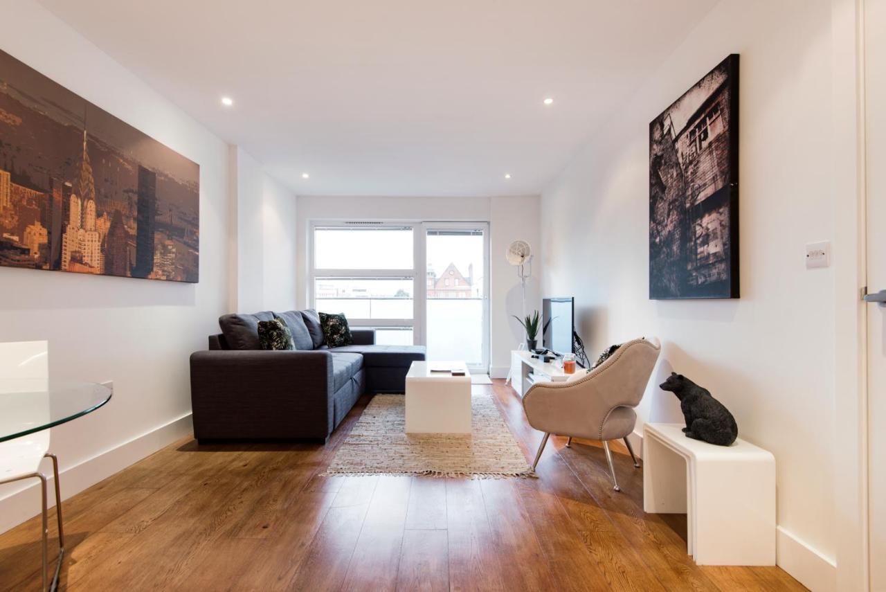 לונדון Luxury 2-Bed Flat Parking And Close To The Tube מראה חיצוני תמונה