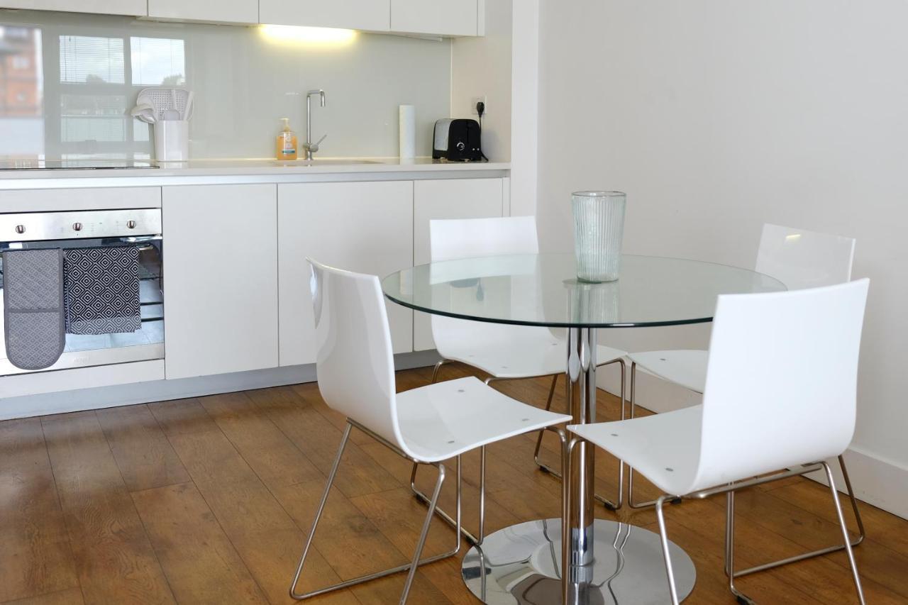 לונדון Luxury 2-Bed Flat Parking And Close To The Tube מראה חיצוני תמונה