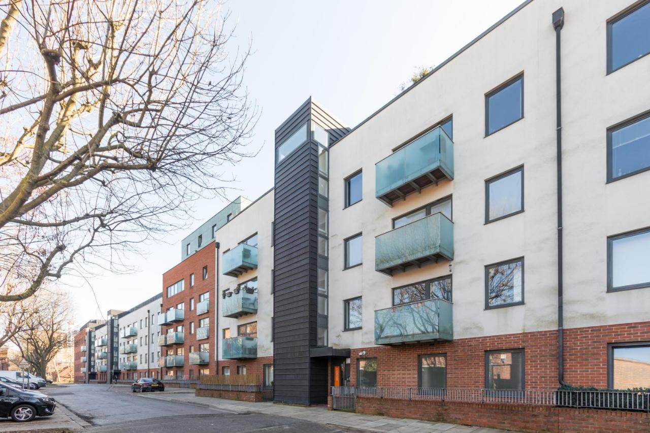 לונדון Luxury 2-Bed Flat Parking And Close To The Tube מראה חיצוני תמונה