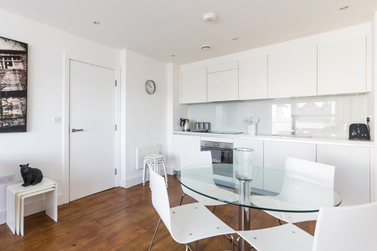 לונדון Luxury 2-Bed Flat Parking And Close To The Tube מראה חיצוני תמונה